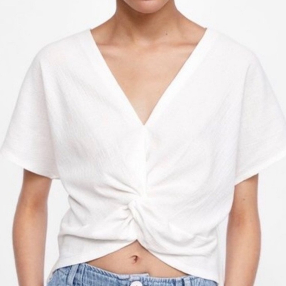 Alexis Rose inspired (Schitts Creek) Zara White Textured Twist Front Top. Small.
